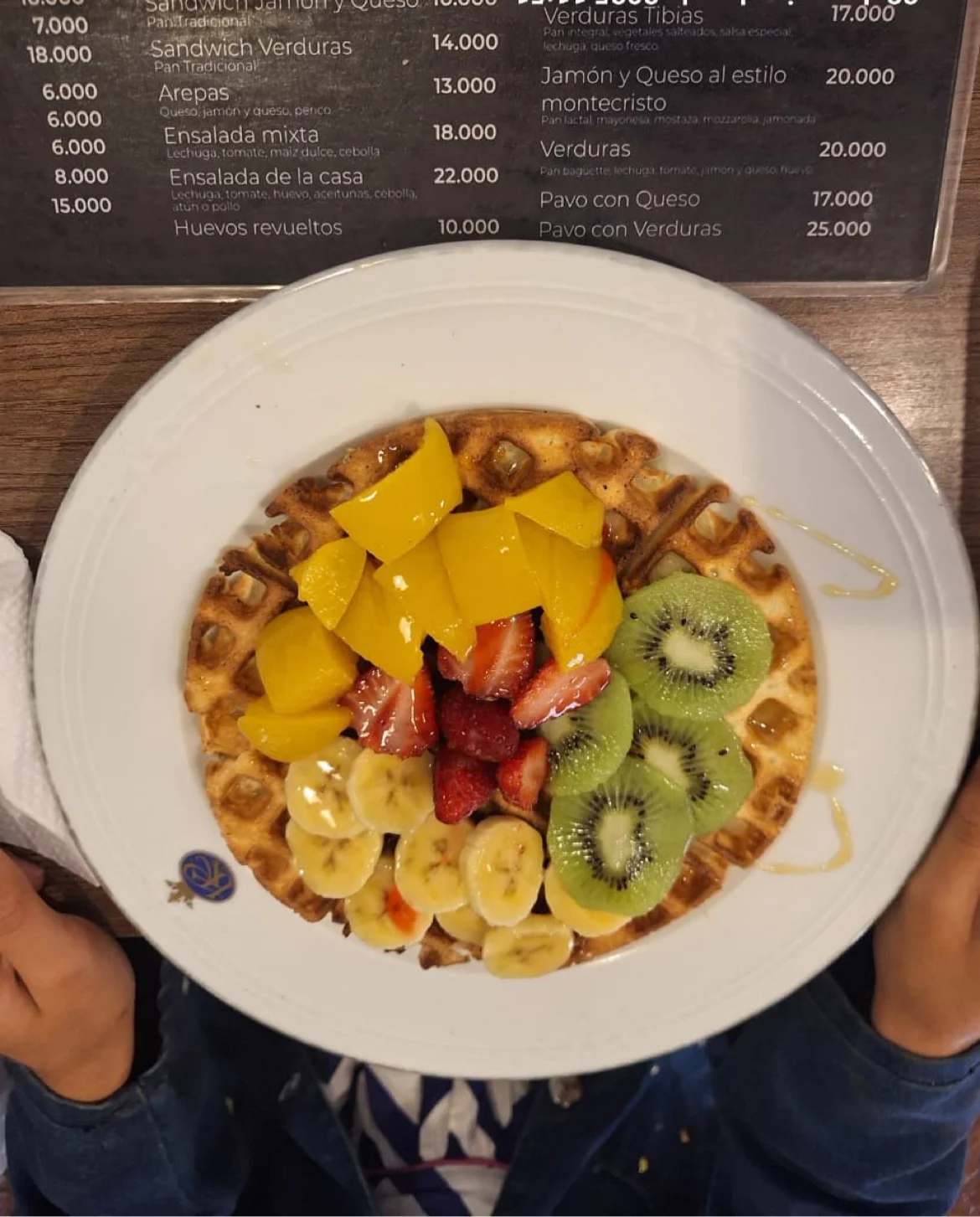 Menú de Serrano Café — página 1